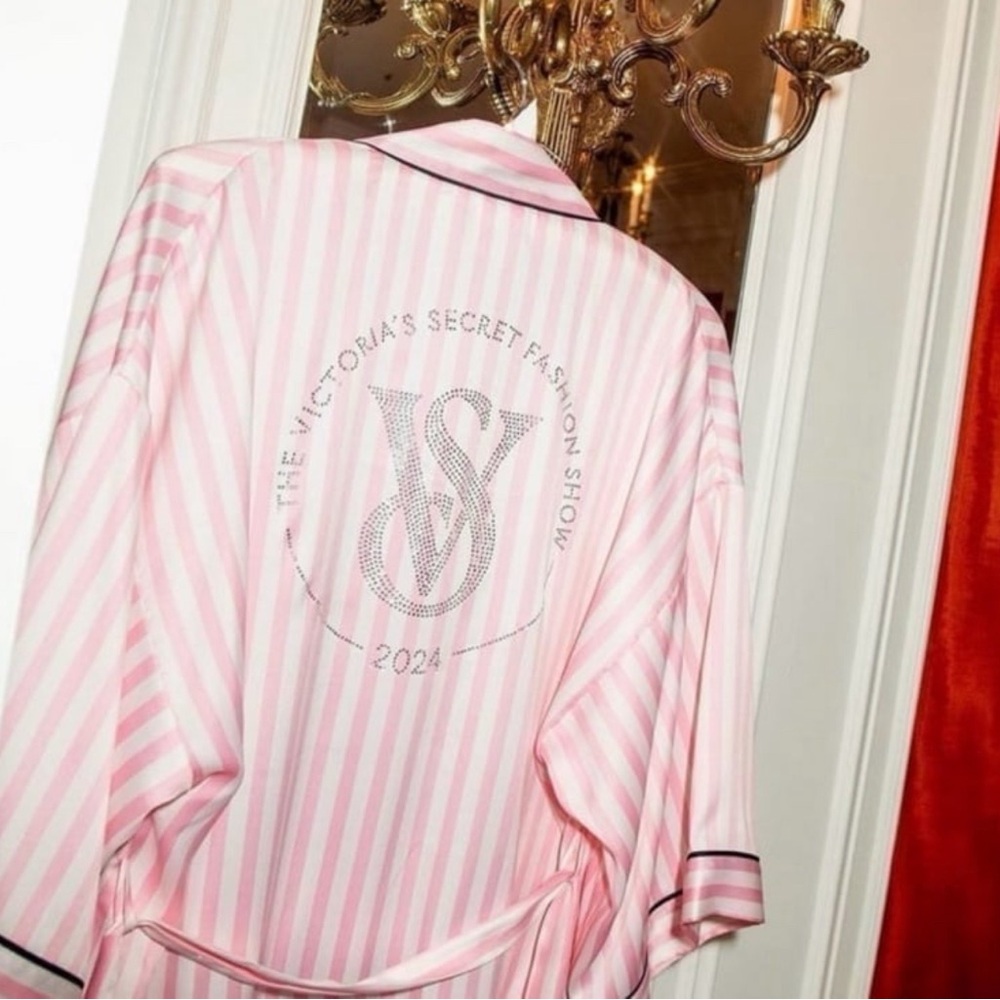 NEW M/L Victoria's Secret Fashion Show 2024 Glazed Satin iconic stripe Short Rob
